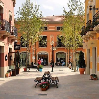 Barcelona Private 4 hours Shore Excursion with private vehicle and guide 2