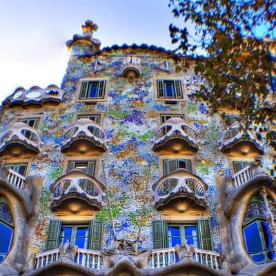 Barcelona Private Walking Tour with Skip the Line La Pedrera and Casa Batllo