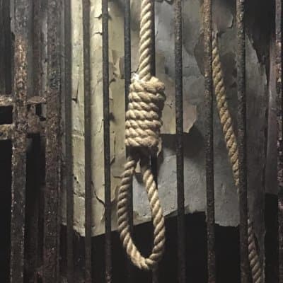 London Historic Pubs Private Tour With Free Drinks! 3