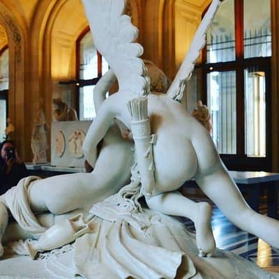 Louvre Museum Private 2-h Tour on Italian Art and masterpieces