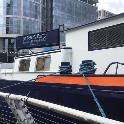 Historic walk of East Londons Wapping Docks and its famous Pubs 4