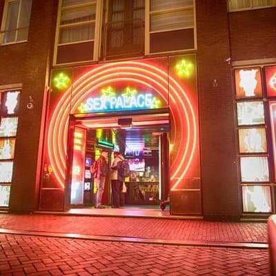 Private Amsterdam Red Light District tour with food tastings 4
