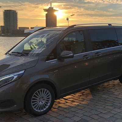 Private Roundtrip Transfer Schiphol Airport to Amsterdam 3