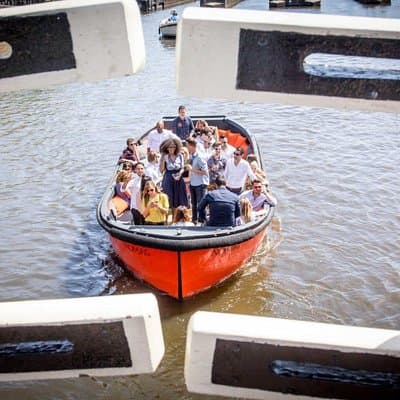 Amsterdam Private Boat Trip With Skipper, Burger and Beers 3
