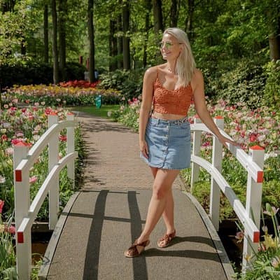 From Amsterdam: Keukenhof Ticket, Transfer & Live Guide Option 3
