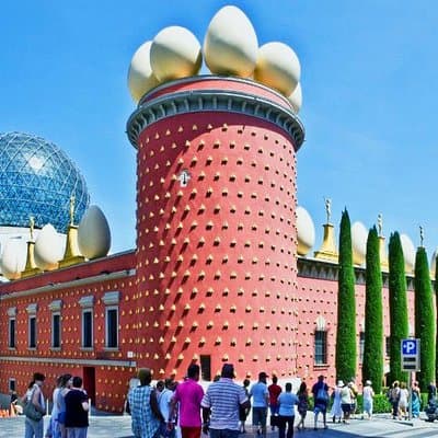 Private Dalí’s World Wine and Cava Tour with Hotel pick-up from Barcelona