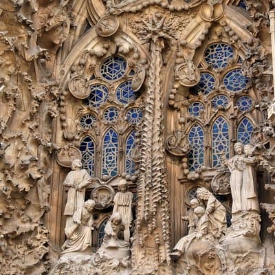 Barcelona Highlights Private Tour in a chauffeured Mercedes-Benz 4