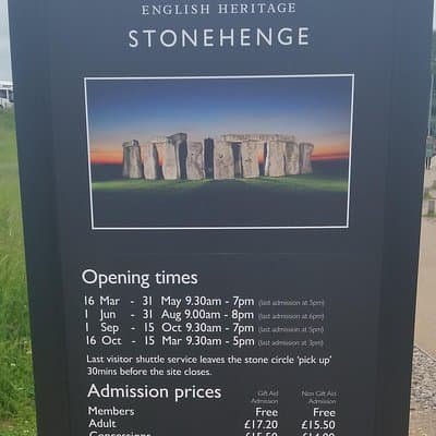 Private Arrival Transfer: Heathrow Airport to London with Stopover at Stonehenge 4