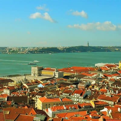 Private 4-hour city tour of Lisbon with driver & official guide w/ Hotel pick up 4