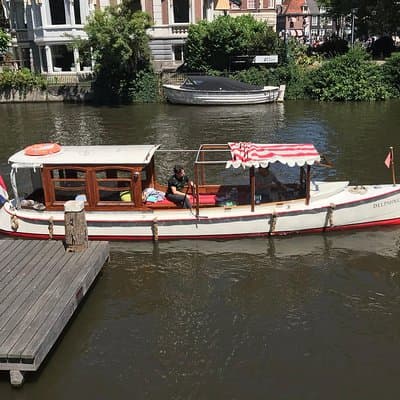 Private canal cruise on small historic boat 3