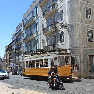 Private City Tour Lisbon Fundamental 4