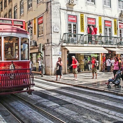 Private 4-hour city tour of Lisbon with driver & official guide w/ Hotel pick up
