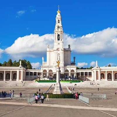 Fátima - Full Day Private Guided Tour from Lisbon by minivan 2