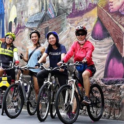 NR-06 Ride to enjoy variety of Thai foods in local famous market 2