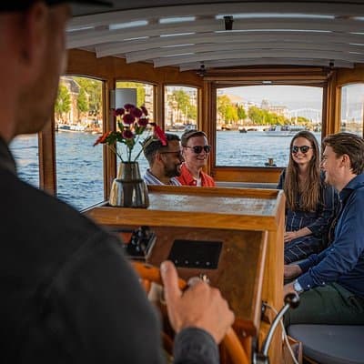 Amsterdam Light Festival Private Cruise With Welcome Drink 4