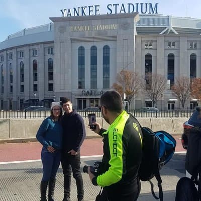 Tour Contrasts NY