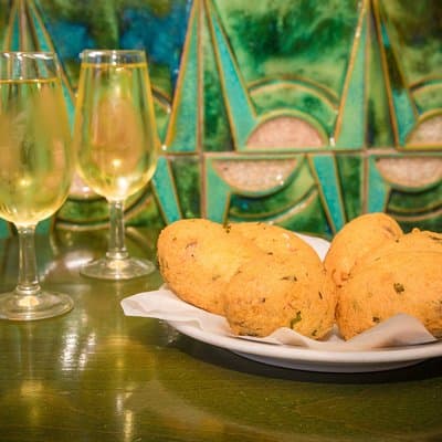 Lisbon Private Shore Excursion: City Tour by Minivan Including Food and Wine Tastings 2