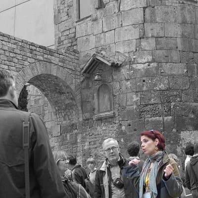 Barcelona Old Town walking tour with official guide 3