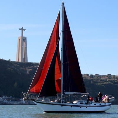 Tagus River - Private Tour on Vintage Sailboat
