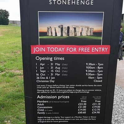 Private Round Trip from London to Stonehenge & Salisbury & Bath 4