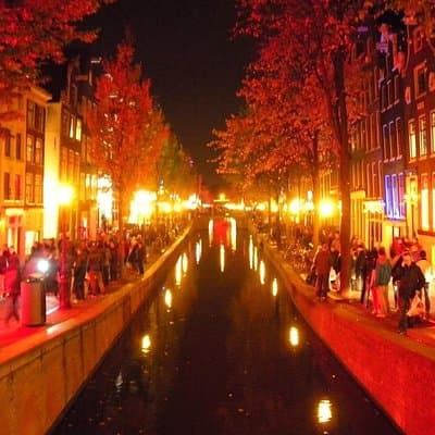 Exclusive Amsterdam Red Light District tour with a drink 3