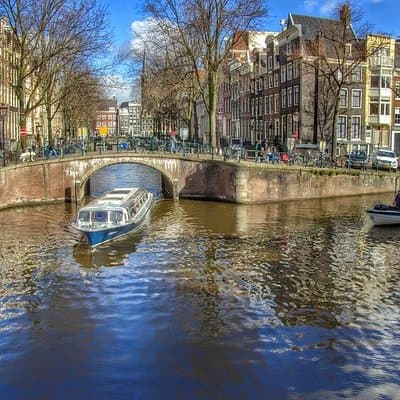 Red Light District tour with canal cruise 3