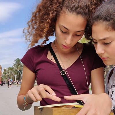 Private Family Treasure Hunt | Guided, fun & 100% Offline | Xventura Barcelona 4
