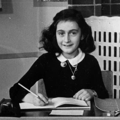 2-Hour Private Anne Frank Walking Tour with Drink 3