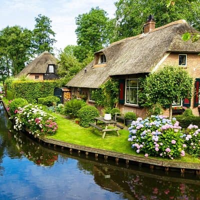 Giethoorn Private Tour & Boat Trip From Amsterdam