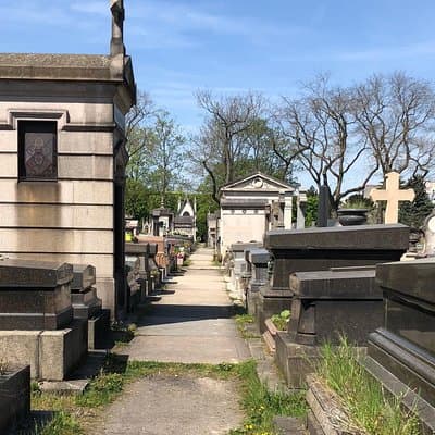 Semi-Private Père Lachaise Cemetery Tour 4