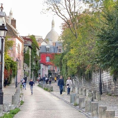 Montmartre Semi Private Tour: from Moulin Rouge, to Sacré-Cœur 2