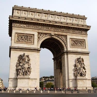 Half-Day Private Guided Walking Historic WW2 Tour of Paris 4