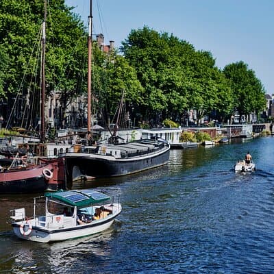 Amsterdam Essence in German: 90-minute waterway trip 4