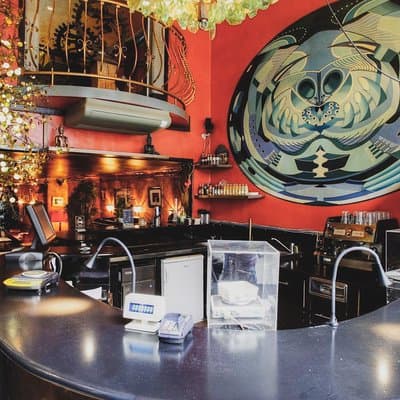 Private Amsterdam Red Light District and Coffee Shop Tour with Expert Guide