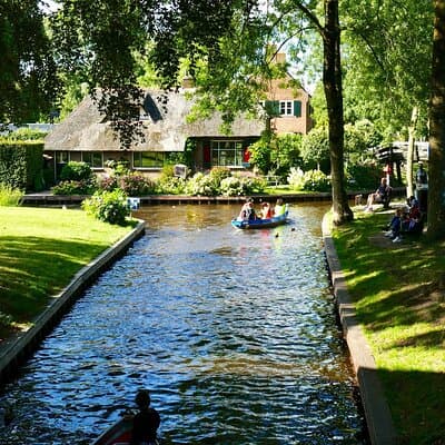 Small-Group Tour to Windmills & Giethoorn with boat tour 3