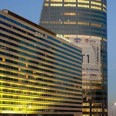 La Defense Private Transfer to Airport or Central Paris 5