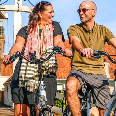 Volendam: E-bike rental with suggested countryside- and fisherman village route 3