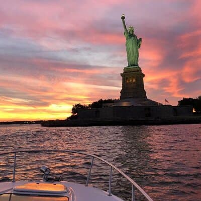Best Private Luxury Daytime Boat Tour in New York City - 2 Hour 3