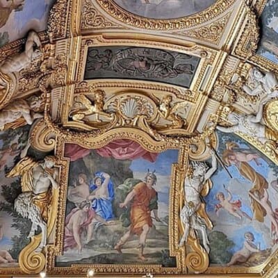 Private Louvre Museum Tour by Alberto Local Guide and his team in Paris