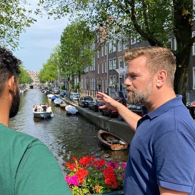 Explore hidden streets with friends - Private Tour