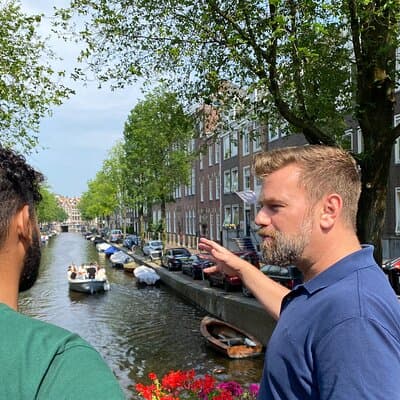 Explore hidden streets with friends