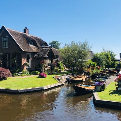 Zaanse Schans and Giethoorn Small-Group Tour with Hotel Pick-Up