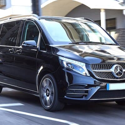 Private Transfer: Paris to Disneyland Park or Hotel by Luxury Van