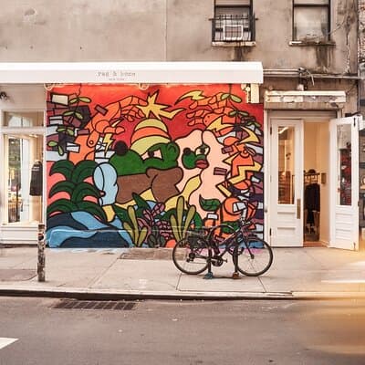 Street art tour at Soho 2
