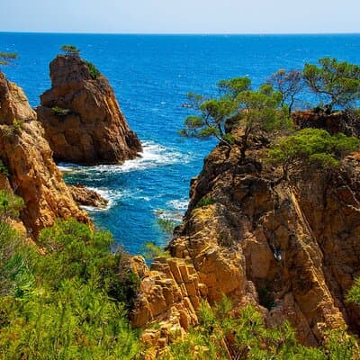 Catalonia Private Tour with Medieval Towns and Montserrat with Transport 4