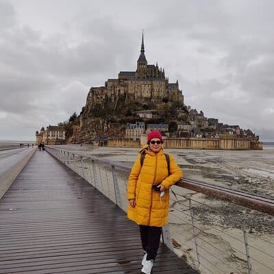 Mont Saint Michel Private VIP Tour with Champagne from Paris 2