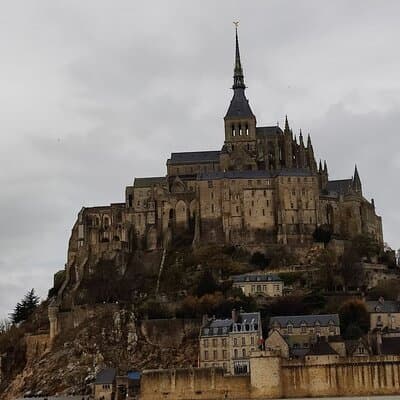 Mont Saint Michel Private VIP Tour with Champagne from Paris 4