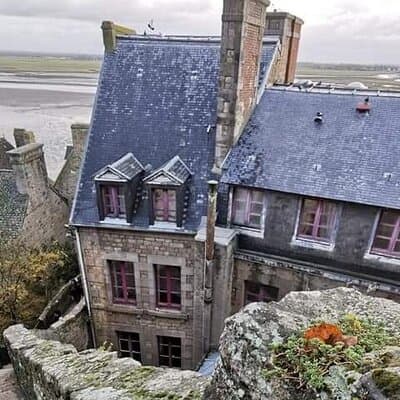 Mont Saint Michel Private VIP Tour with Champagne from Paris 5