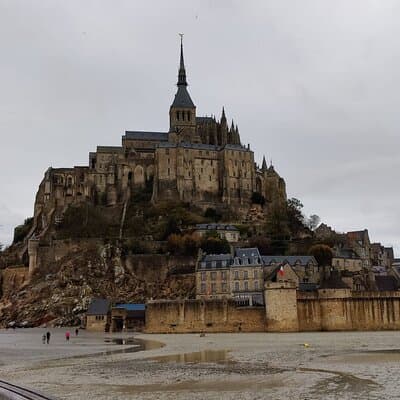 Mont Saint Michel Private VIP Tour with Champagne from Paris