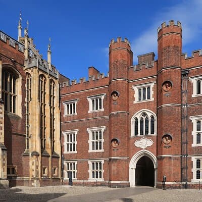 Private Tour of Hampton Court Palace with Award-Winning Architectural Historian 3